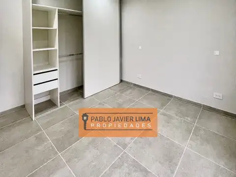 ALQUILER - DEPARTAMENTO TIPO CASA EN PLANTA ALTA - VILLA SARMIENTO - MORON