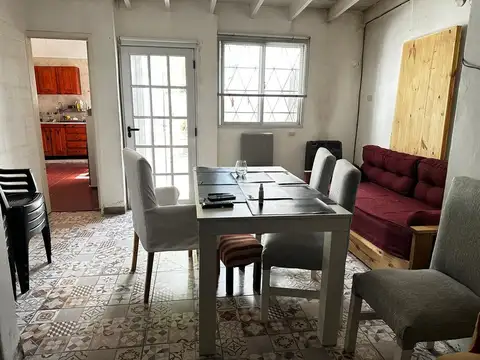 Casa 6 ambientes con 2 baños