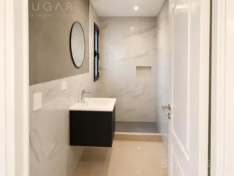 Casa en Venta con 5 cocheras