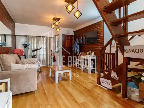 Depto Tipo Casa 4 ambientes con 2 baños