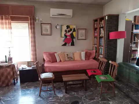 Casa 6 ambientes con 2 baños