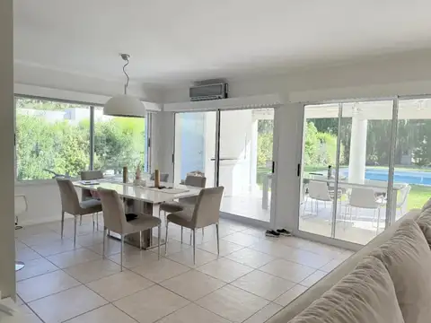 Casa en Venta en Club Miralagos, USD 400.000
