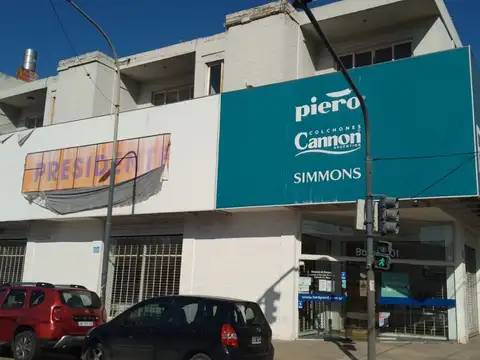Av. Ricardo Balbin 600