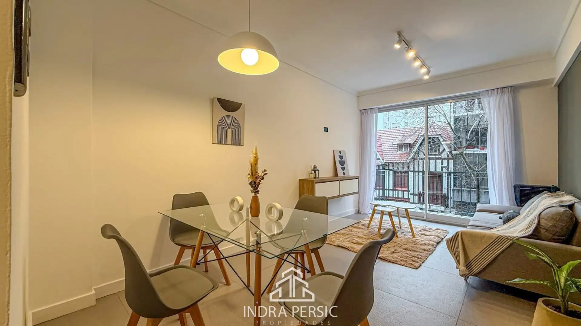 Venta departamento 2 ambientes 50m² con balcón — Centro
