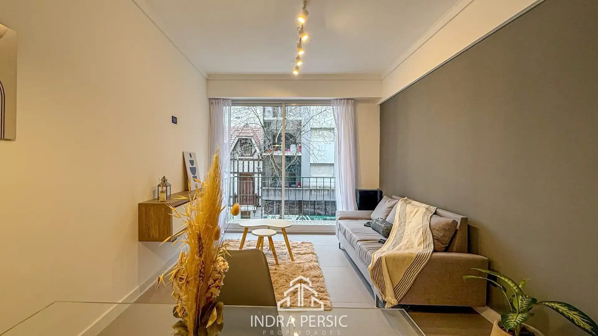 Venta departamento 2 ambientes 50m² con balcón — Centro