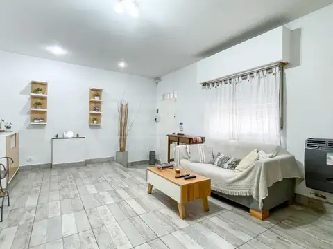 Depto Tipo Casa en Venta en Villa del Parque, USD 190.000