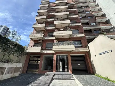 Departamento en L, ambiente y medio, excelente zona
