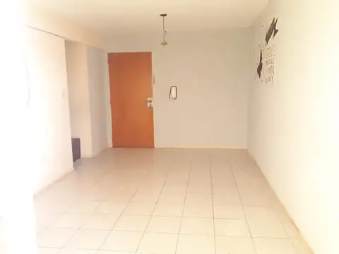 Av. Presidente Perón 400, Piso 1