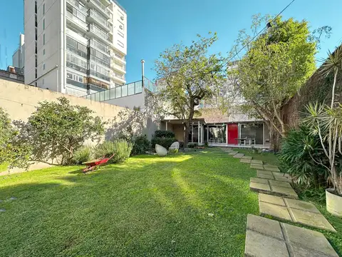 Casa en Venta con 5 cocheras