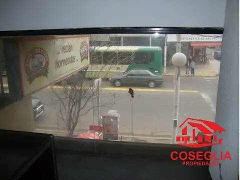 Alquiler de local sobre av balbin, en San Miguel