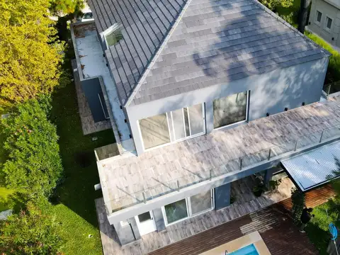 Casa 5 ambientes con 3 baños