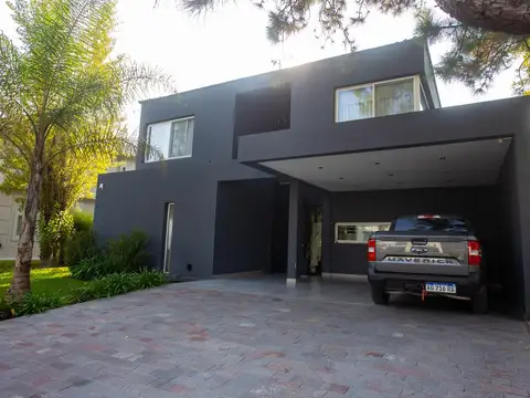 Casa en Venta con 6 cocheras