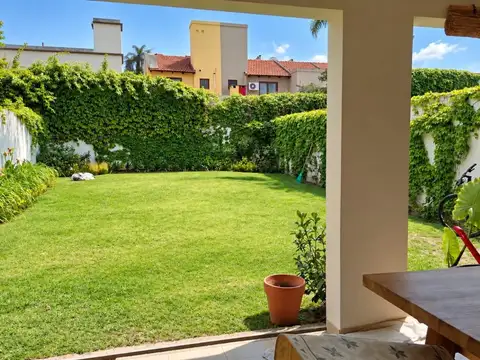 Juan Moreira Y Av Arenales, Alto La Loma