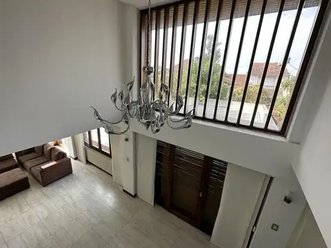Casa 7 ambientes con 6 baños