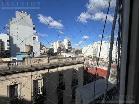2 AMBIENTES EN EL LIMITE DE BOEDO Y BALVANERA - VISTA ABIERTA PISO ALTO - BAÑO RECICLADO A NUEVO