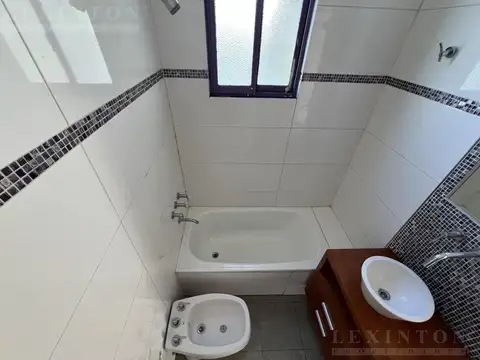 2 AMBIENTES EN EL LIMITE DE BOEDO Y BALVANERA - VISTA ABIERTA PISO ALTO - BAÑO RECICLADO A NUEVO