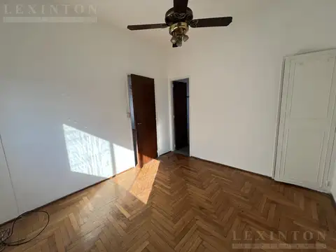 2 AMBIENTES EN EL LIMITE DE BOEDO Y BALVANERA - VISTA ABIERTA PISO ALTO - BAÑO RECICLADO A NUEVO