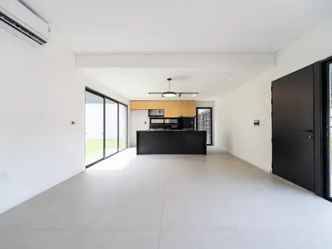 Casa 4 ambientes con 3 baños