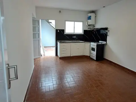 Vendo casa al frente en PH