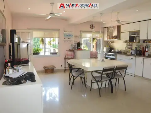 Casa en Venta con 4 cocheras