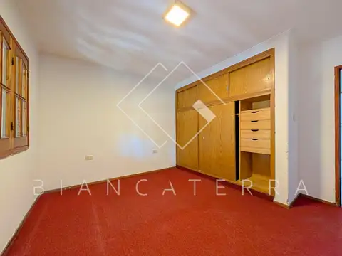 Casa 5 ambientes con 2 baños