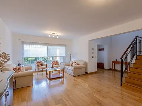 Casa 7 ambientes con 3 baños