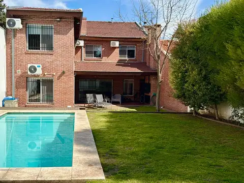 CASA 7 AMB BARRIO INGLES HURLINGHAM - APTO CREDITO