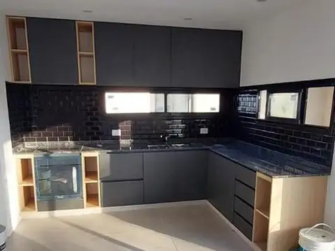 Hermosa casa sobre lote interno central a espacio verde en S