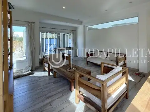 Casa en Venta con 4 cocheras
