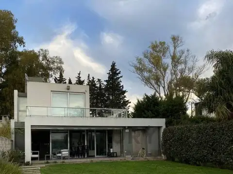 CASA TRES DORMITORIOS EN ALQUILER EN GONNET
