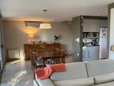 CASA TRES DORMITORIOS EN ALQUILER EN GONNET