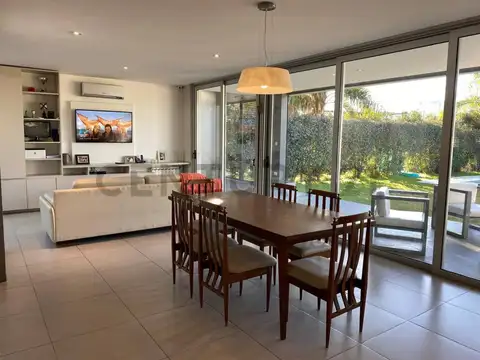 Casa en Alquiler en La Plata, USD 1.900