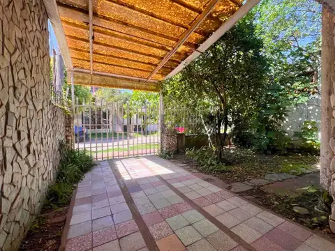 Venta Casa 2 Dormitorios con patio y cochera | La Florida lado río, Rosario