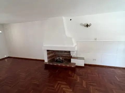 Casa en Alquiler con 1 cochera