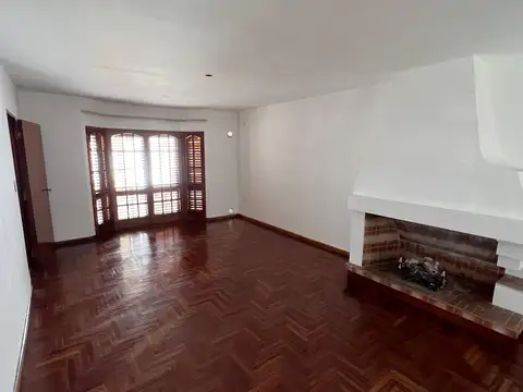 Casa 12 ambientes con 2 baños