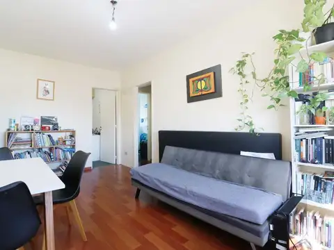 Departamento 4 ambientes muy luminoso en Flores