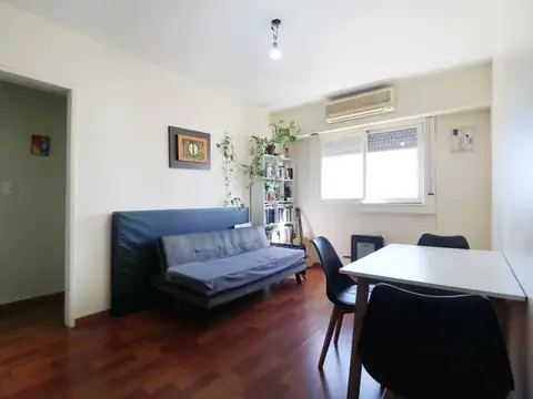 Departamento 4 ambientes muy luminoso en Flores