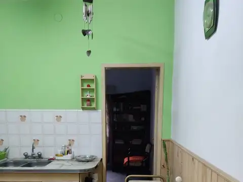 VENTA CASA 4 AMBIENTES CON PARQUE Y PARRILLA MERLO
