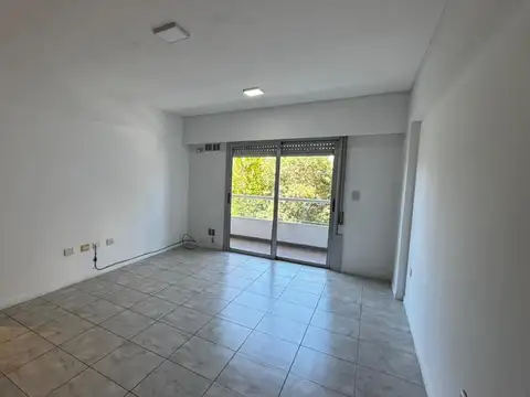 Departamento 2 ambientes amplios y cochera en Castelar Norte