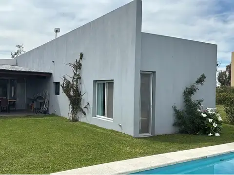 Casa en Santa Emilia con pileta