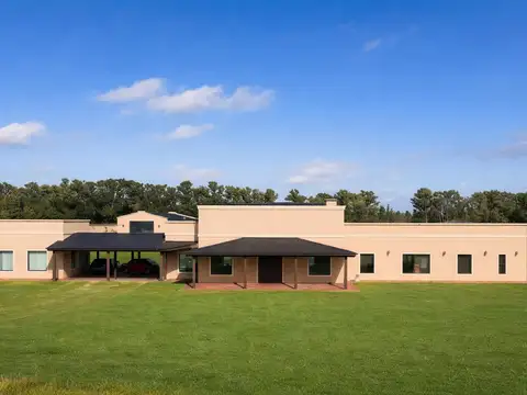 Casa en venta, 8 dormitorios en Estancia Benquerencia, oportunidad