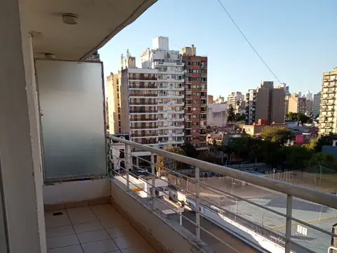 Monoambiente divisible, con cochera  Frente a Facultades Medicina-Odontologia. Santa Fe 3100