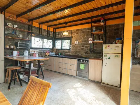 Casa 8 ambientes con 3 baños