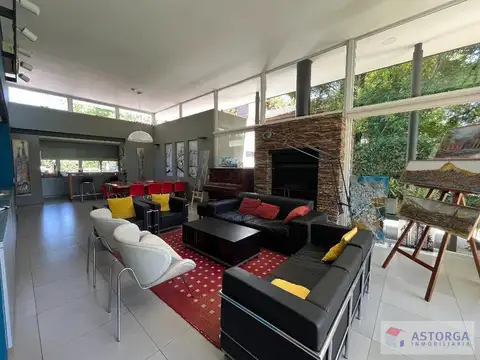 Excelente casa en San Carlos C.C. lote central