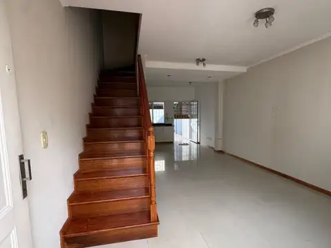 Casa 3 ambientes con 2 baños