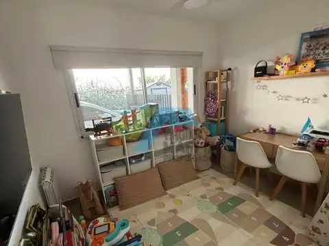 Casa 4 ambientes con 2 baños