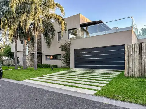 Casa en venta en el Barrio Santa María de Tigre