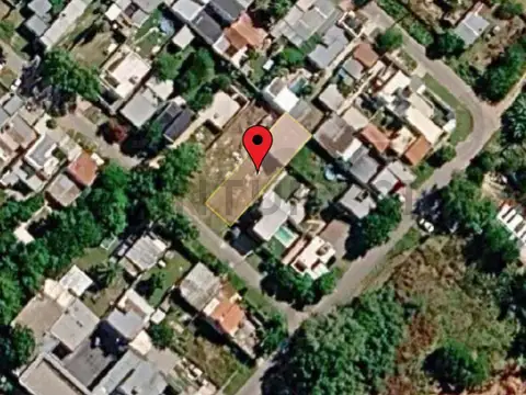 Galpón sobre lote de 337 m² en Villa Elvira