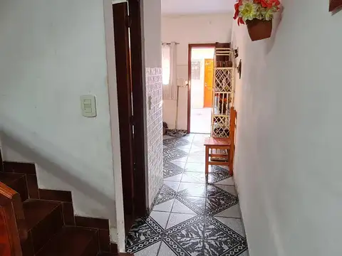 Depto Tipo Casa 4 ambientes con 2 baños