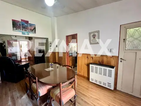 Casa 7 ambientes con 2 baños